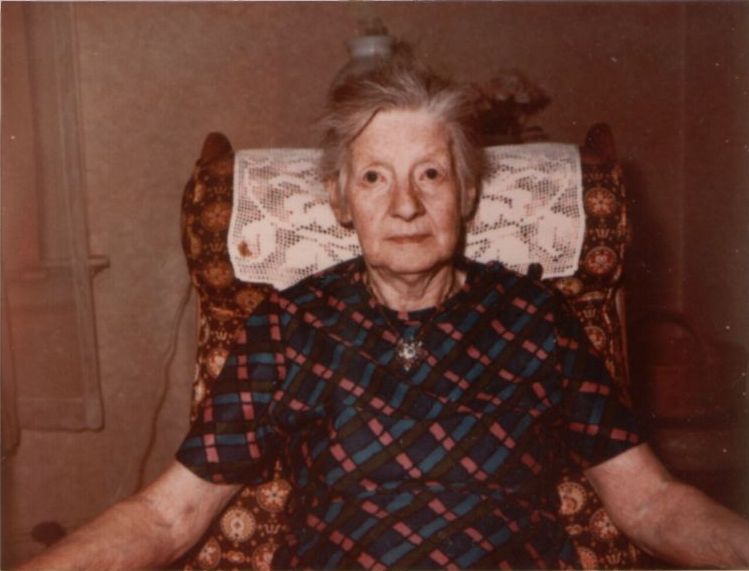 Aunt Eliz pic